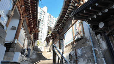 [영상] “10년만 버티면 새 아파트” 성북구 ‘재개발’ 한옥집, 5억까지 떨어졌다[부동산360]