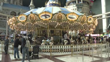 아찔한 롤러코스터 타고 동심으로...놀이공원 '북적'