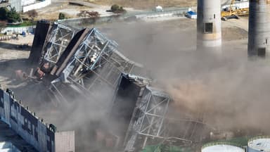 울산 화력발전소 타워 2기 발파 완료...곧 구조대 투입