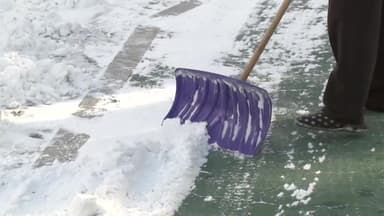 수도권 첫눈에 교통대란...제설 차량도 '속수무책'