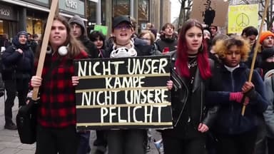 독일 의회, '준징병제' 병역법 통과...학생들 "징병 반대" 시위