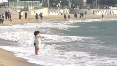 포근한 12월 첫 휴일...겨울 바다·도심 축제 '북적'