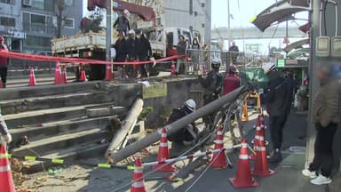 [단독] 만취 BMW, 인도 돌진해 전신주 충격...동승자는 도주