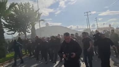 그리스 농민 시위 격화...도로·공항 막고 경찰차 전복