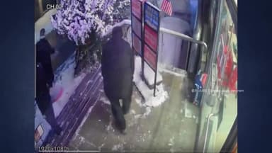 [나우쇼츠] 음식 기다리며 쌓인 눈 치워준 배달 기사