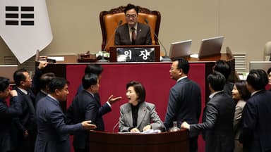 나경원 마이크 꺼버려 → 무선 마이크 달아...61년 만에 '난장판' 국회 [Y녹취록]