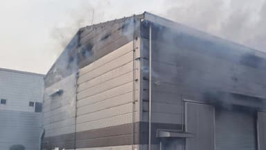 화성 페인트 공장에서 불...1시간 40분 만에 진화