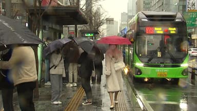 [날씨] 중부 약한 비·눈...밤부터 스모그에 초미세먼지 짙어져