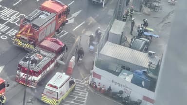 [속보] 서울 여의도역 신안산선 공사현장 낙하물 추락...2명 부상