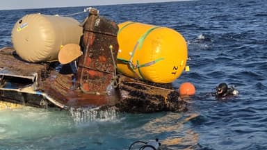 어선끼리 충돌해 1척 전복...승선원 3명 모두 구조