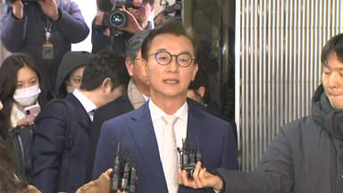 '통일교 의혹' 전재수 출석...6시간 가까이 조사 중