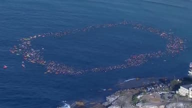 본다이 비치에 만든 '거대한 원'...수백 명 뛰어들어 테러 희생자 추모