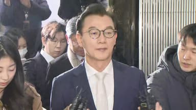 [이슈플러스] '통일교 의혹' 전재수, 경찰 조사 중...혐의 부인