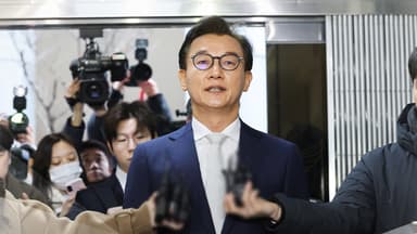 '통일교 의혹' 전재수, 경찰 첫 출석..."금품수수 결단코 없었다"