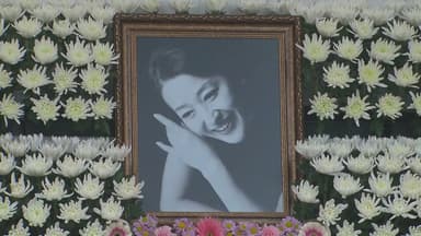 하늘로 떠난 '신의 아그네스'...1세대 연극 스타 윤석화 별세