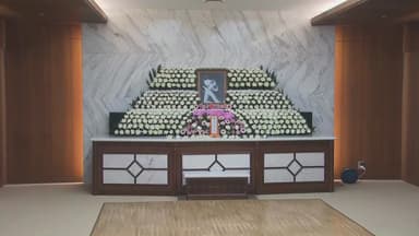 고 윤석화 빈소에 추모 발길..."하늘에서도 좋은 연극할 것"
