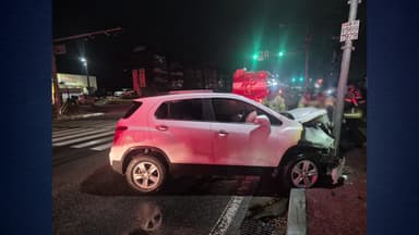 천안서 음주운전 SUV 전봇대 '쾅'...차량 화재도