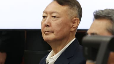 윤, '김건희 특검' 첫 출석...진술거부 없이 입 열까?