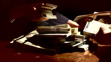 경찰, '통일교 돈줄' 자금 관리자 집중 조사...'현금 사진' 등 물증 확보 관심