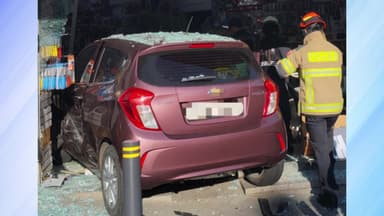 경기 부천서 경차가 상가로 돌진해 운전자 다쳐