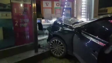 음주운전 차량, 사고 내고 상가로 돌진...1명 경상