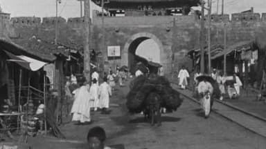 "쌀 옮기고 잡담도 하고"...1900년대 인천 개항장 모습은?