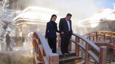 김정은 어깨에 손 올린 딸 주애...존재감 어디까지? [앵커리포트]