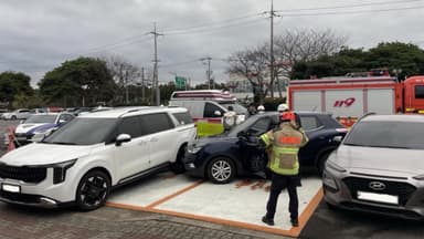 제주서 주차 중 '급발진' 주장 사고...1명 부상
