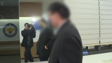 경찰, '통일교 정치권 로비' UPF 전 회장, 13시간 반 조사