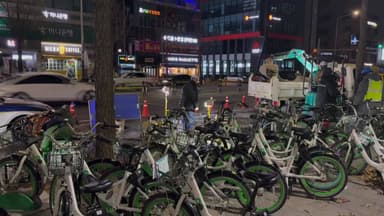 한파 속 굽은다리역 인근 상수도관 파열...도로 침수