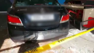 햄버거 가게로 70대 운전자 차량 돌진...3명 경상