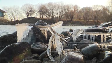 체감 -20℃ 한파에 도심이 냉동고...한강 가장자리도 '꽁꽁'