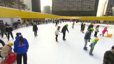 "신나게 씽씽!"...연말, 도심 속 스케이트장 '북적'
