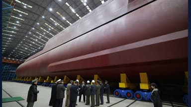 [한반도 리뷰] 북, 성탄절 당일 건조 중 핵잠수함 전체 모습 공개