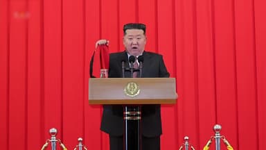 김정은, 헌법절 기념행사 참석...U-17 여자 월드컵 우승팀 격려