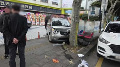 80대가 몰던 차량 인도 보행자 덮쳐...2명 중경상