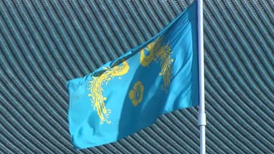 오늘 청와대로 첫 출근...대통령 상징 봉황기도 게양