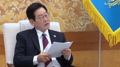 이 대통령, '통합 넥타이' 매고 청와대로 첫 출근