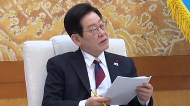 이 대통령, '통합 넥타이' 매고 청와대로 첫 출근