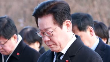 이재명 대통령, 현충원 참배..."대도약의 원년"