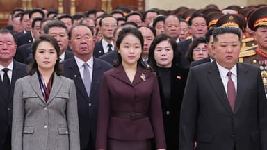 김주애, 금수산궁전 첫 참배...김정은 대신 정중앙