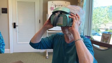 "VR로 떠나는 추억 여행"...치매·고립 막는 '실버 테크'