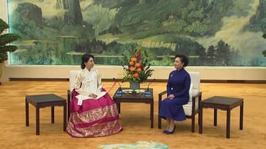 한중 영부인도 친교...김혜경 여사 "팬입니다"