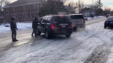 미 '이민단속국 총격에 사망' 영상 공개에 거센 후폭풍
