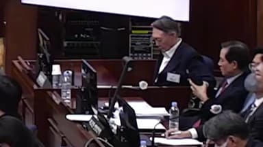 윤석열, 검은 정장입고 재판부에 '꾸벅'...조는 듯한 모습도