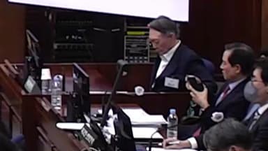 윤석열, 검은 정장입고 재판부에 '꾸벅'...조는 듯한 모습도