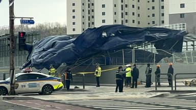 강풍에 천막 '펄럭'...철제 구조물도 우르르