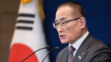 청와대 "한일 셔틀외교 완전히 정착...과거사 풀 실마리 마련"