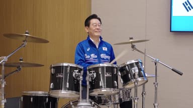 한일 정상의 드럼 합주, 실력은?...이 대통령 "평생의 로망 이뤄" [앵커리포트]