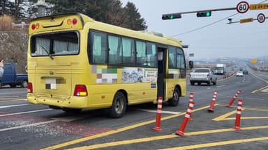 완주서 화물차가 유치원 통학버스 추돌...원생 13명 경상